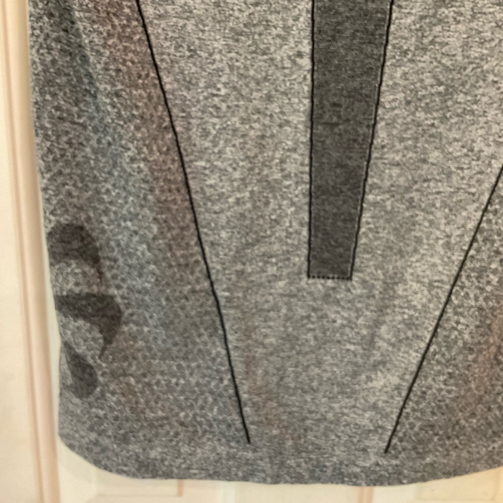 Nike Dri-Fit Tee, Short Sleeve, Crew Neck, Hip Length, Grey, Women’s Size Medium - Picture 10 of 10